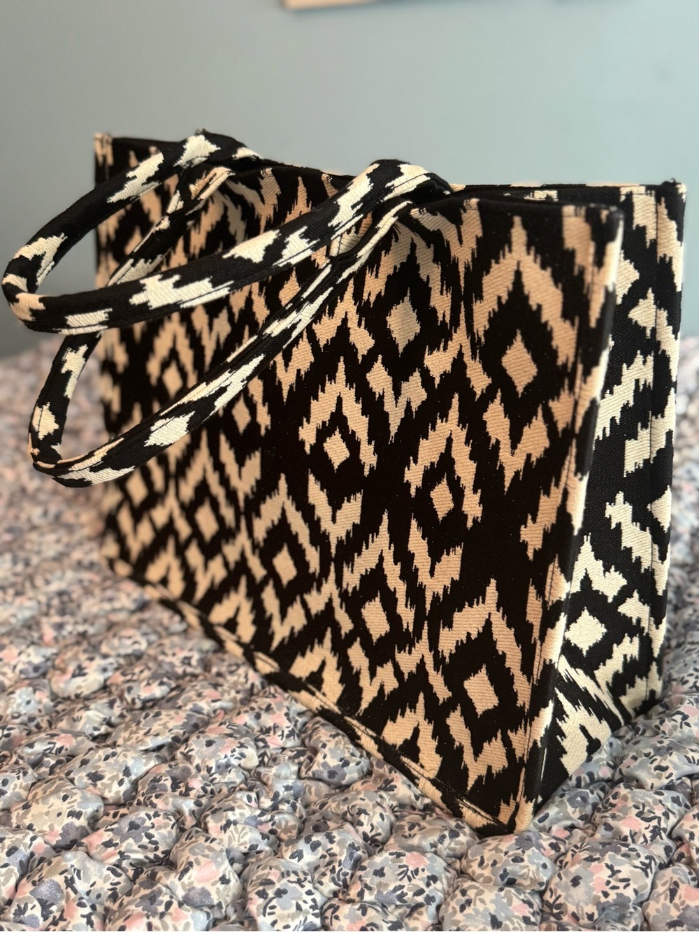 H&M Pattern Tote - Picture 3 of 3